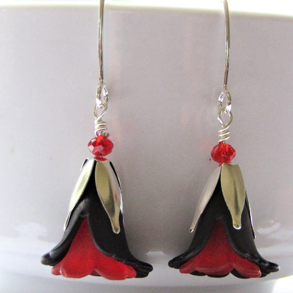 Black/Red Lucite Flower Dangle Earrings
